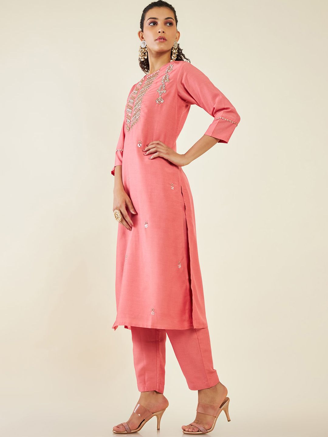 Dhiyona SO Women's Floral Embroidered Beads and Stones Kurta with Trousers