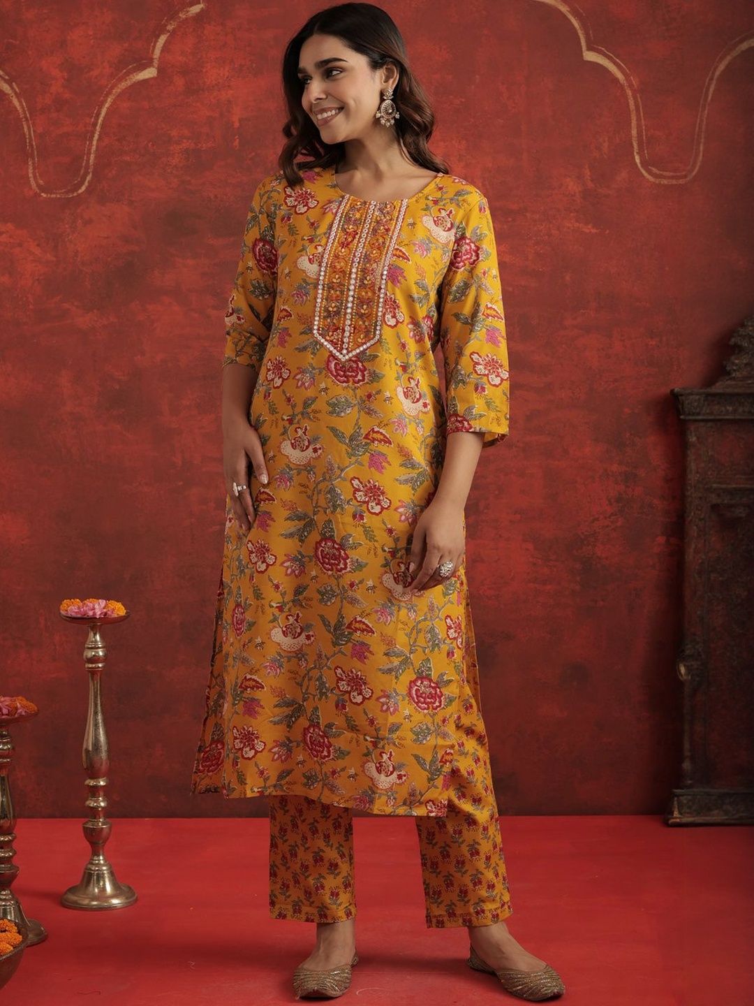 Women Floral Printed Kurta with Trousers & Dupatta