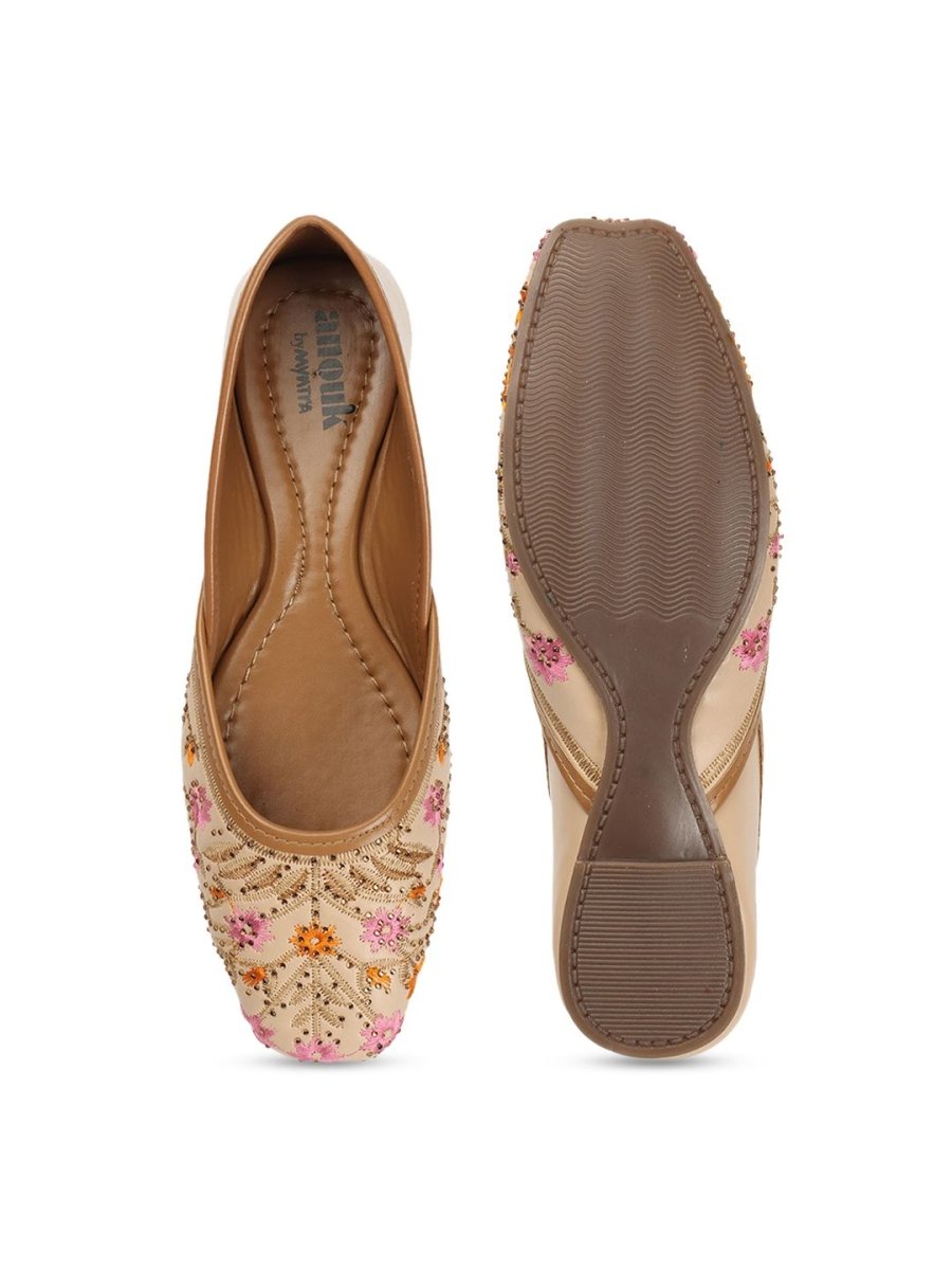 Dhiyona AK Cream-Coloured & Pink Embroidered Ethnic Mojaris