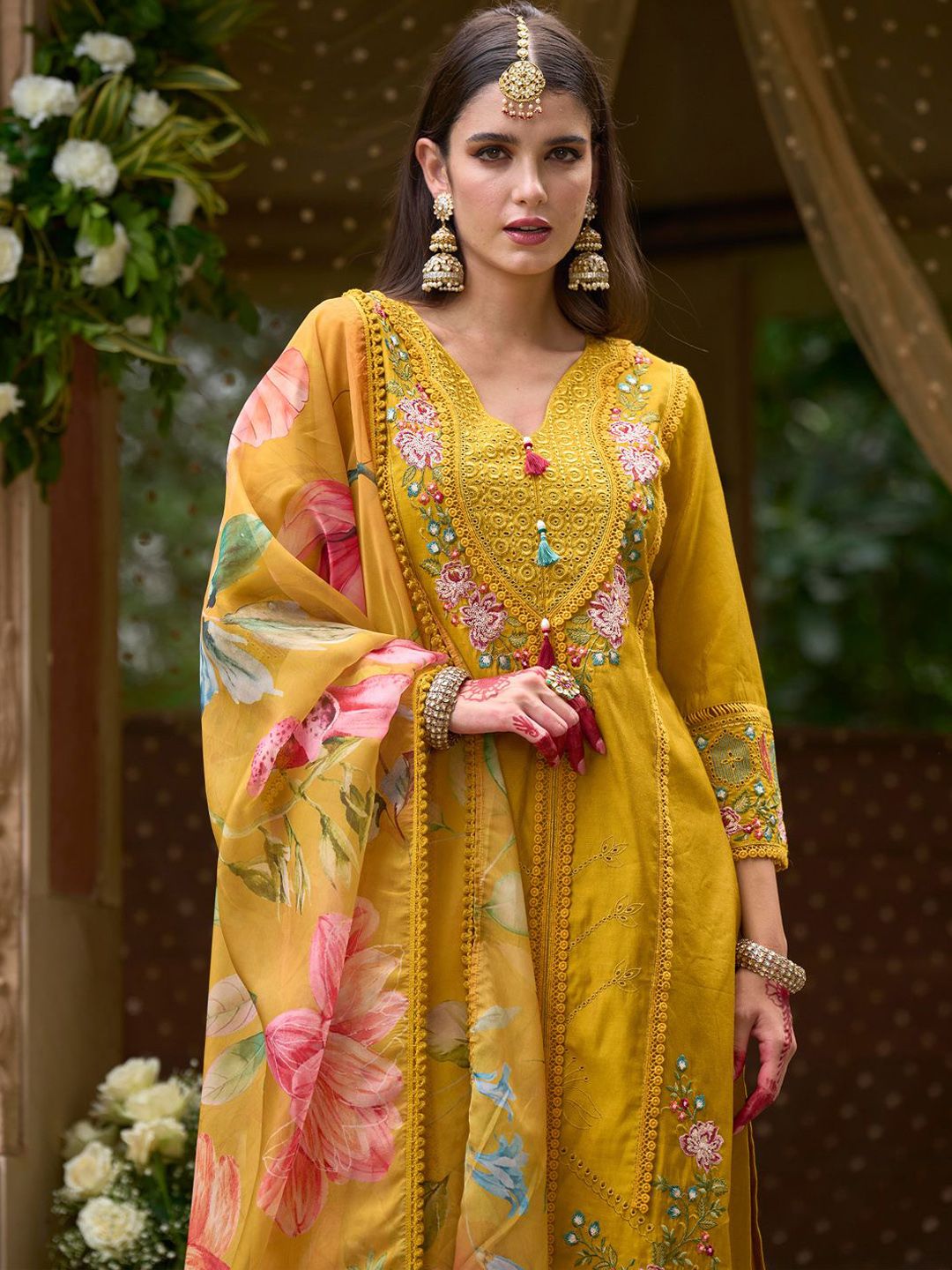 Women Floral Embroidered Panelled Thread Work Kurta with Trousers & With Dupatta