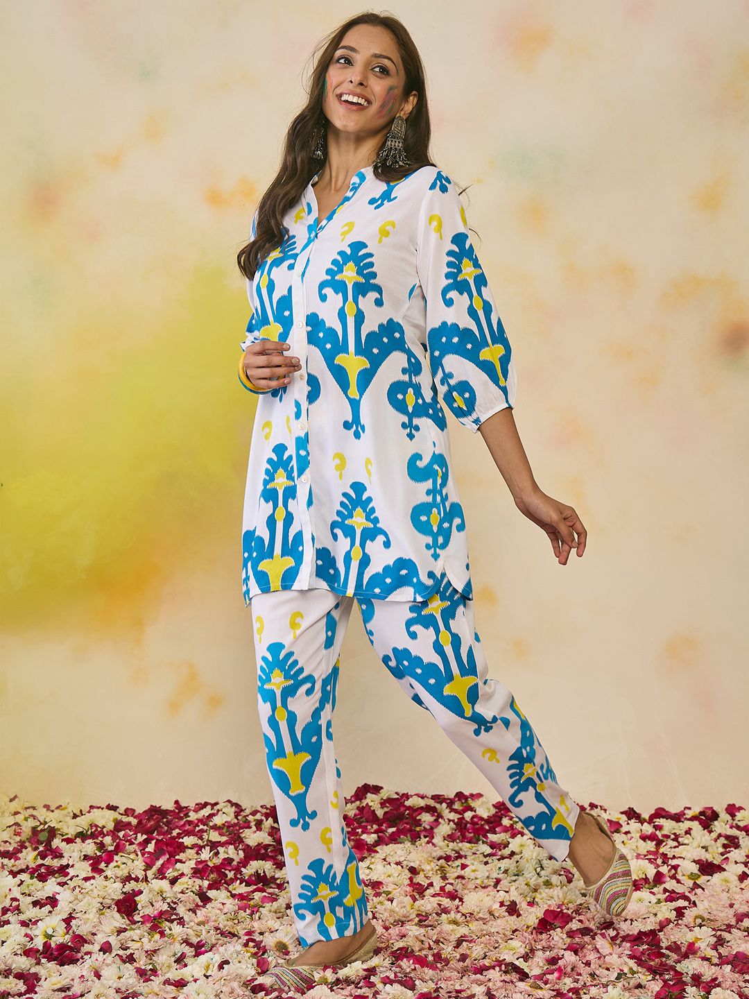 Dhiyona IE Women Printed Regular Kurti with Trousers