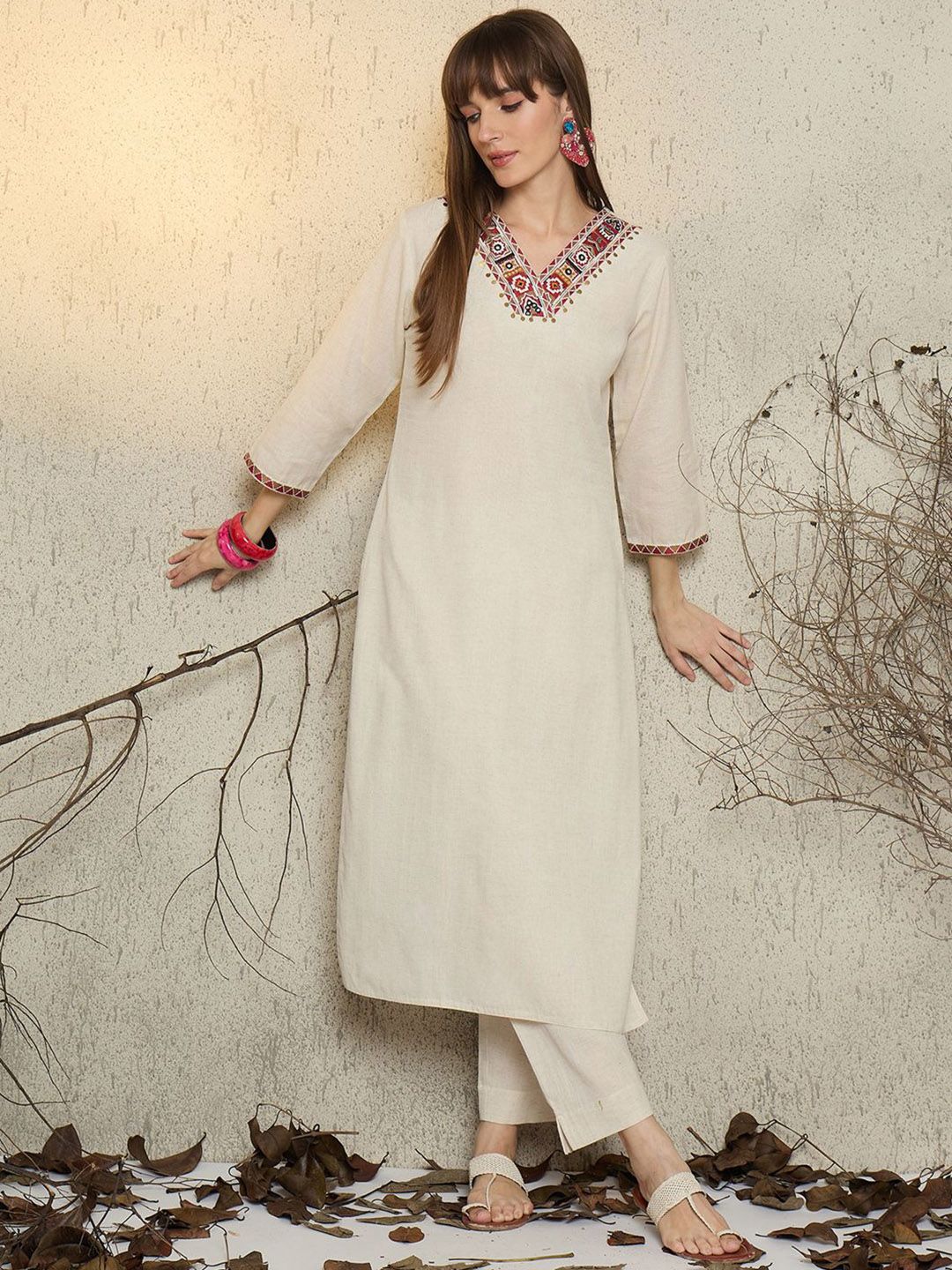 Dhiyona IE Women Embroidered V-Neck Top and Trousers Co-Ords