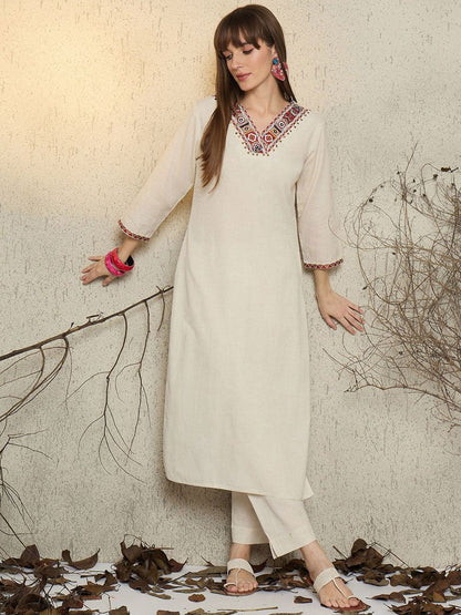 Dhiyona IE Women Embroidered V-Neck Top and Trousers Co-Ords