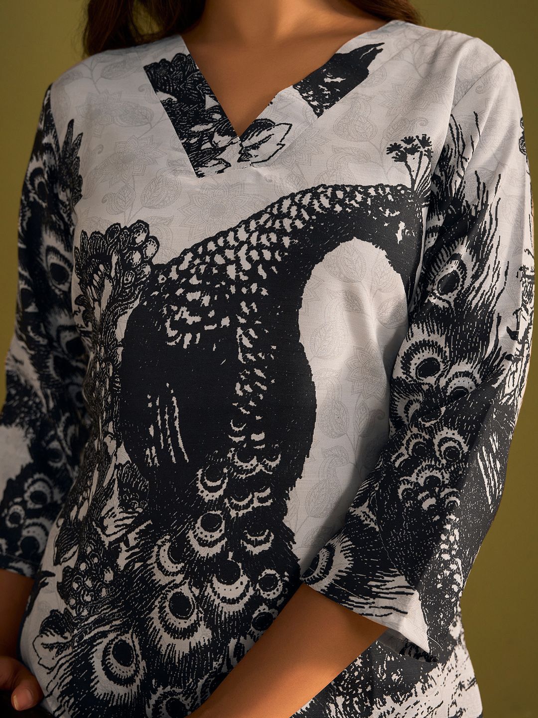 Floral Printed V-Neck Straight Kurta With Trousers