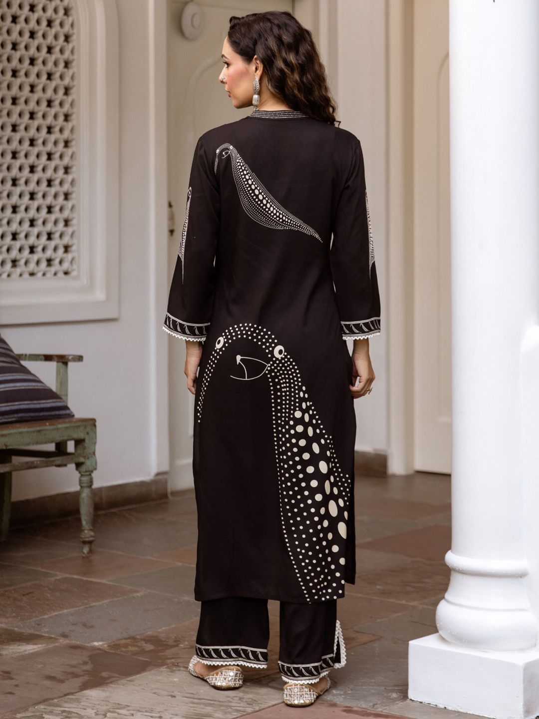 Floral Printed Mandarin Collar Straight Kurta With Trousers