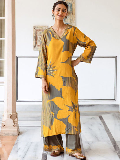 Dhiyona IS Women's Women Floral Printed Regular Kurta with Trousers