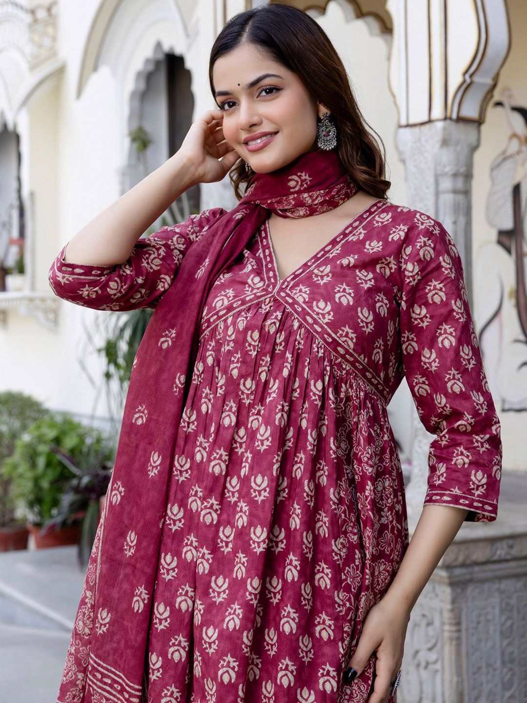 Dhiyona IE Women Floral Printed Empire Pure Cotton Kurta with Trousers & With Dupatta