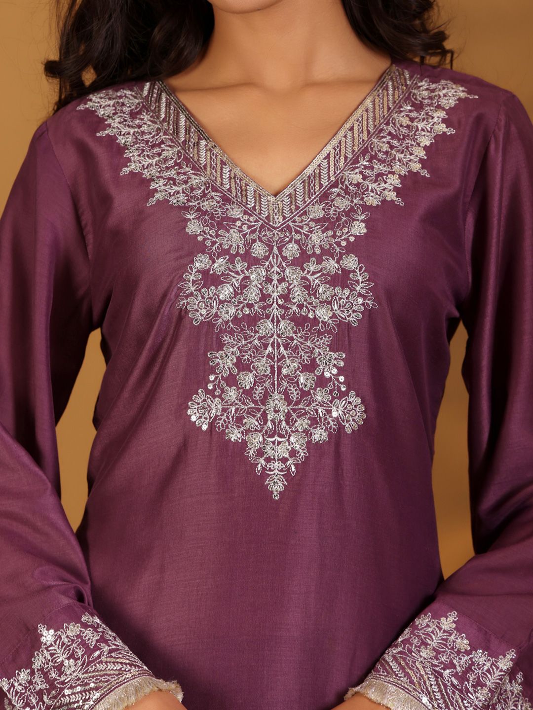 Dhiyona VA Women'sFloral Embroidered Sequnnied V-Neck Straight Kurta With Trousers & Dupatta