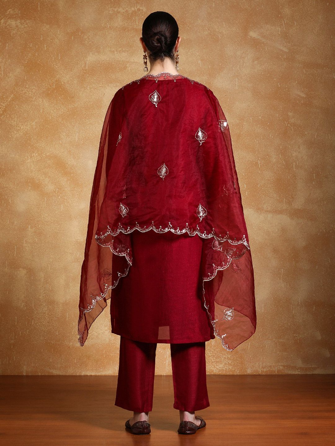 Dhiyona VA Women'sYoke Design Zari Round Neck Straight Kurta With Trousers & Dupatta