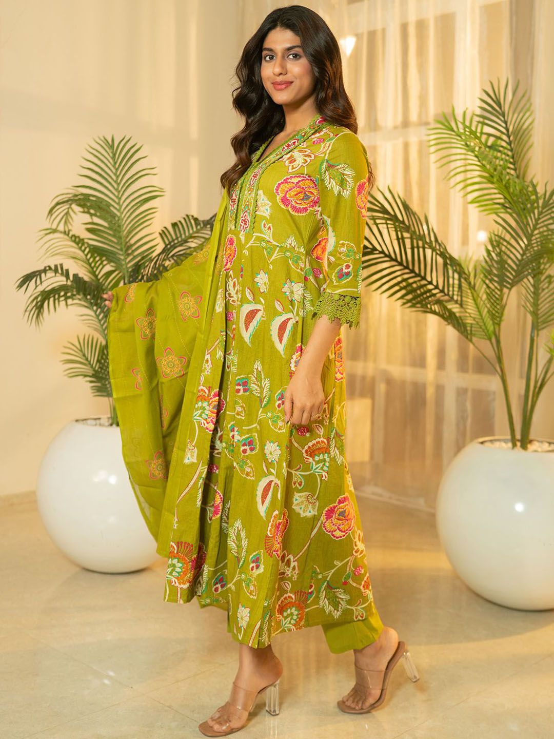 Women Floral Printed Beads &Stones Pure Cotton Kurta with Trousers & With Dupatta