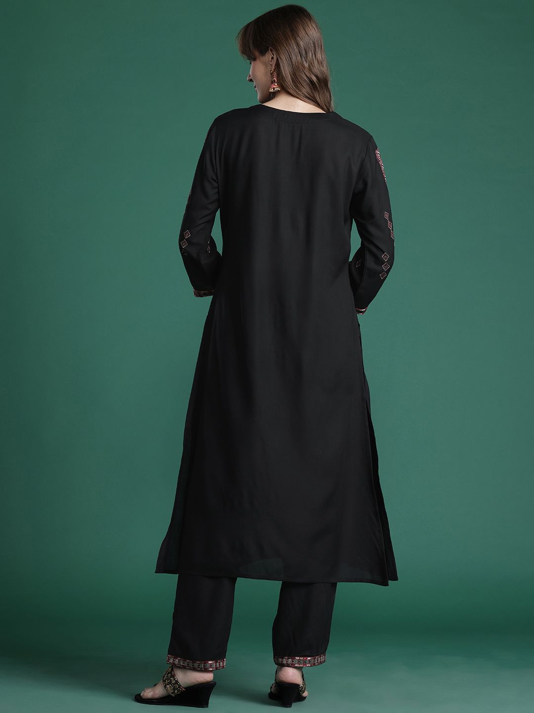 Ethnic Motifs Embroidered Thread Work Kurta with Trousers