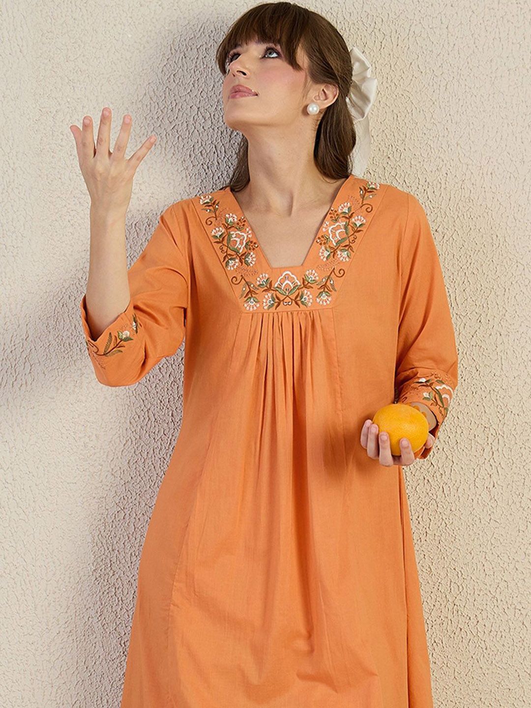 Women Floral Embroidered Cotton Kurta with Trousers