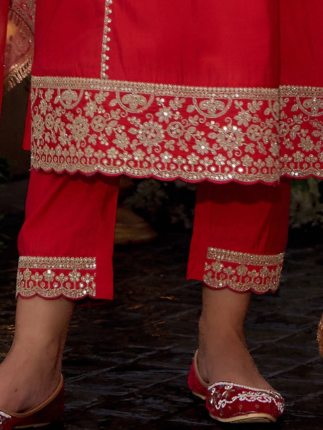 Ethnic Motifs Embroidered Panelled Kurta With Trousers & Dupatta