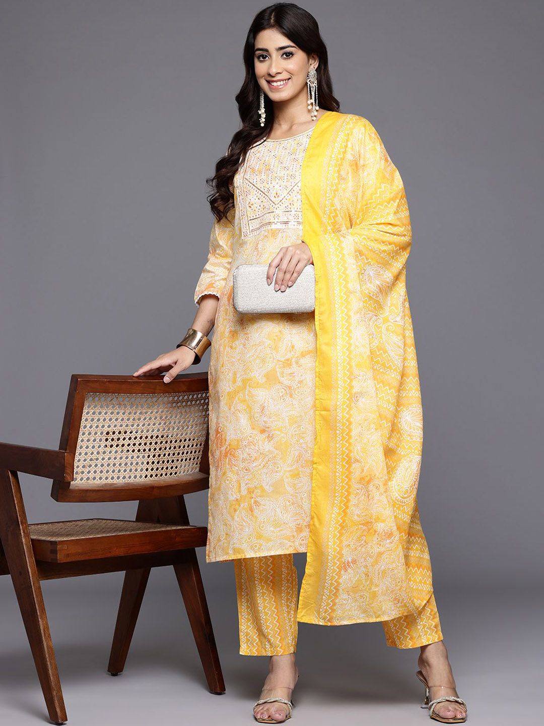 Dhiyona VA Women'sFloral Printed Thread Work Straight Kurta With Trousers & Dupatta