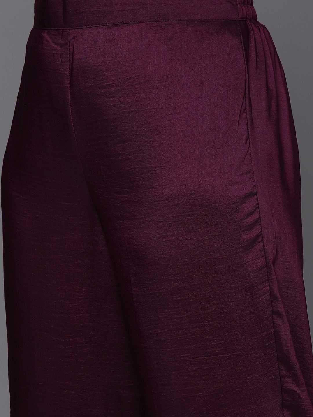 Dhiyona IE Plus Size Floral Embroidered Regular Kurta with Trousers & With Dupatta