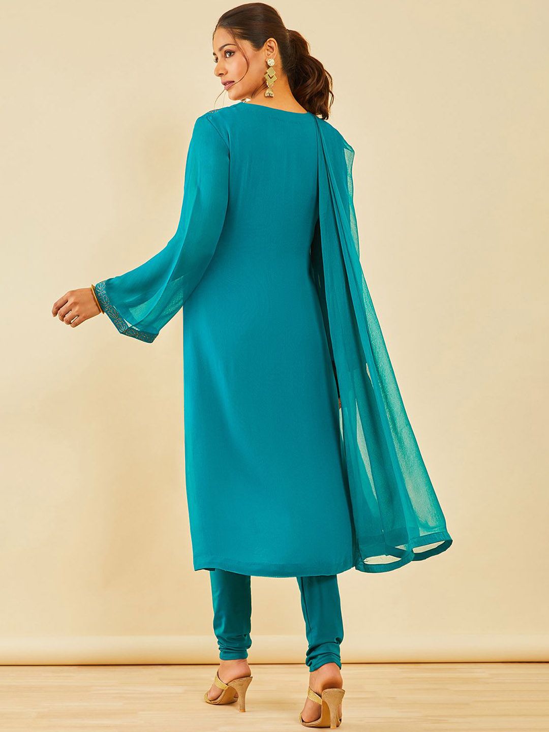 Dhiyona SO Women's Women Floral Embroidered Regular Beads and Stones Kurta with Churidar & With Dupatta