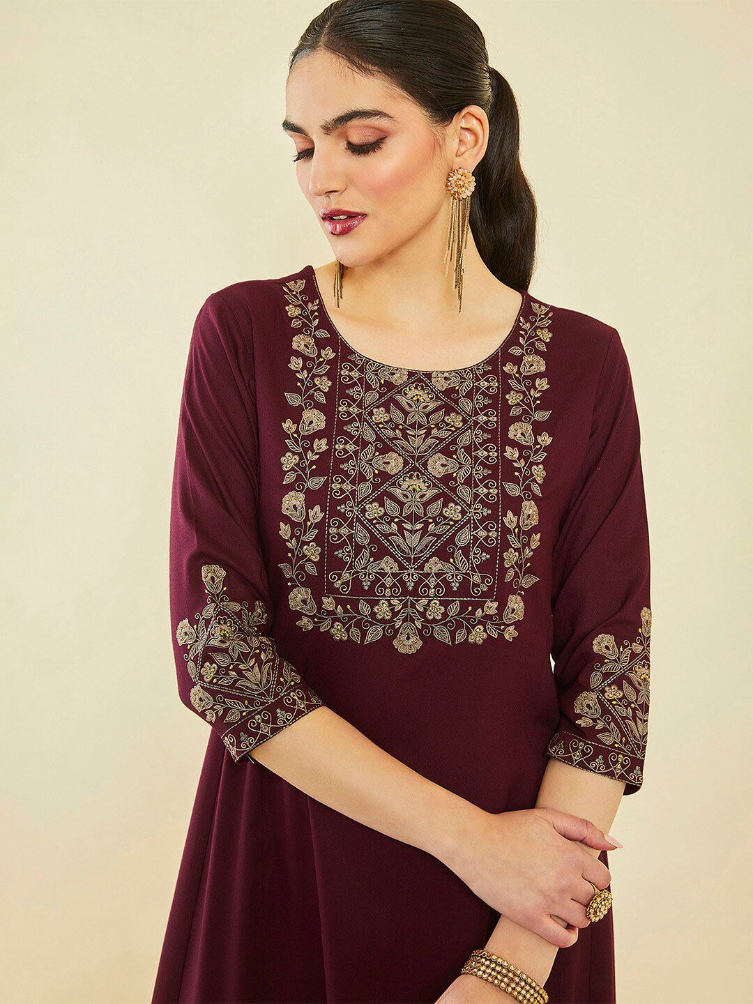 Dhiyona SO Women's Floral Embroidered Thread Work Kurta With Trousers