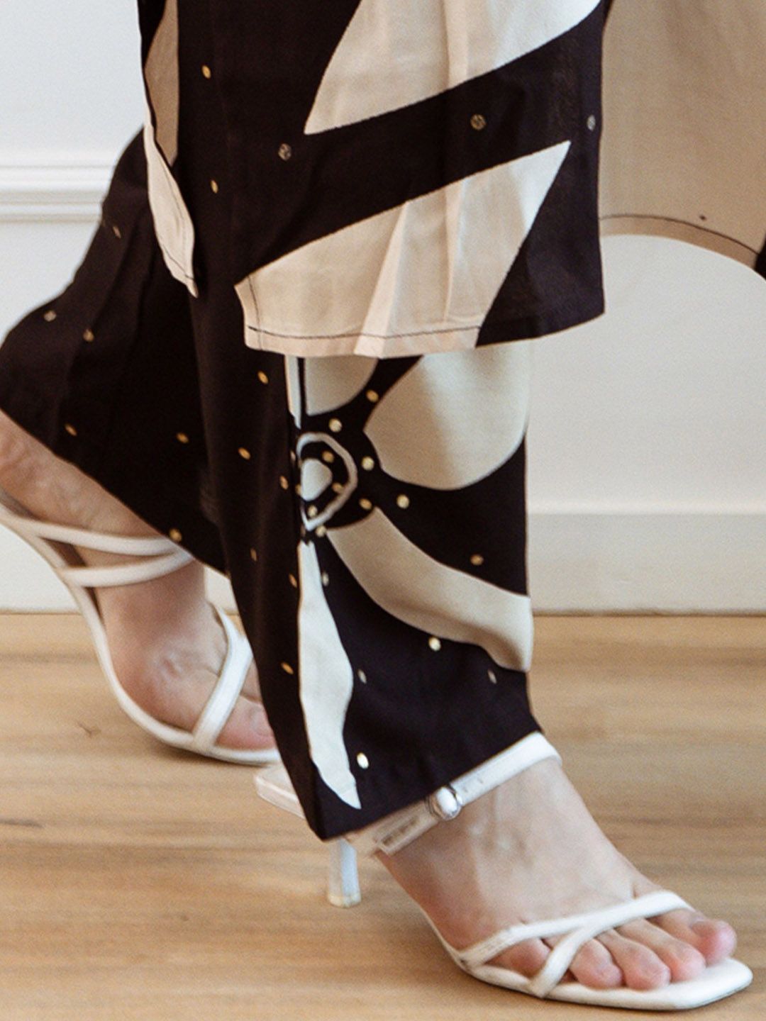 Dhiyona IE Printed Three-Quarter Sleeves Tunic With Trouser