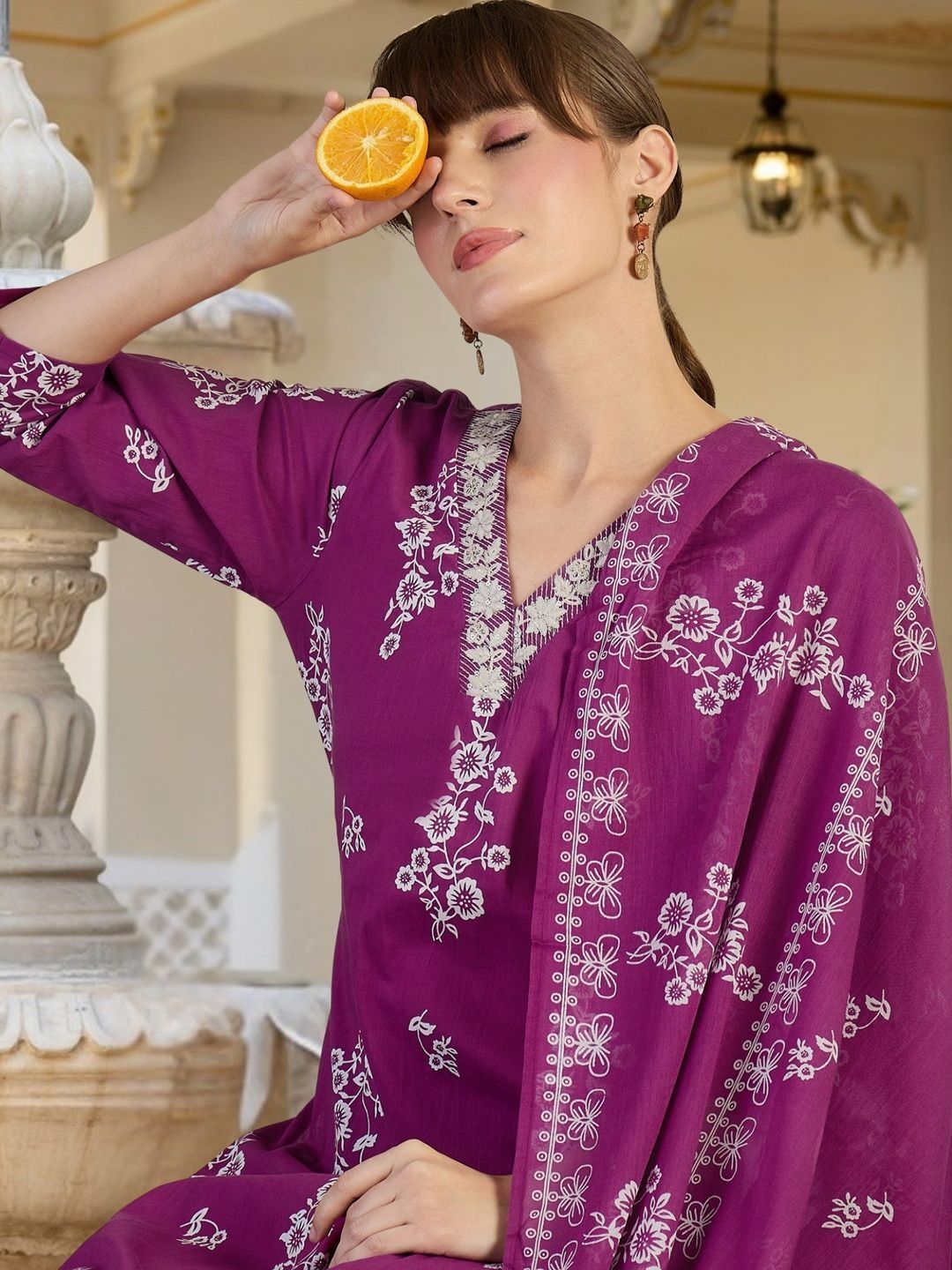Dhiyona IE Women Floral Embroidered Regular Thread Work Pure Cotton Kurta with Trousers & With Dupatta