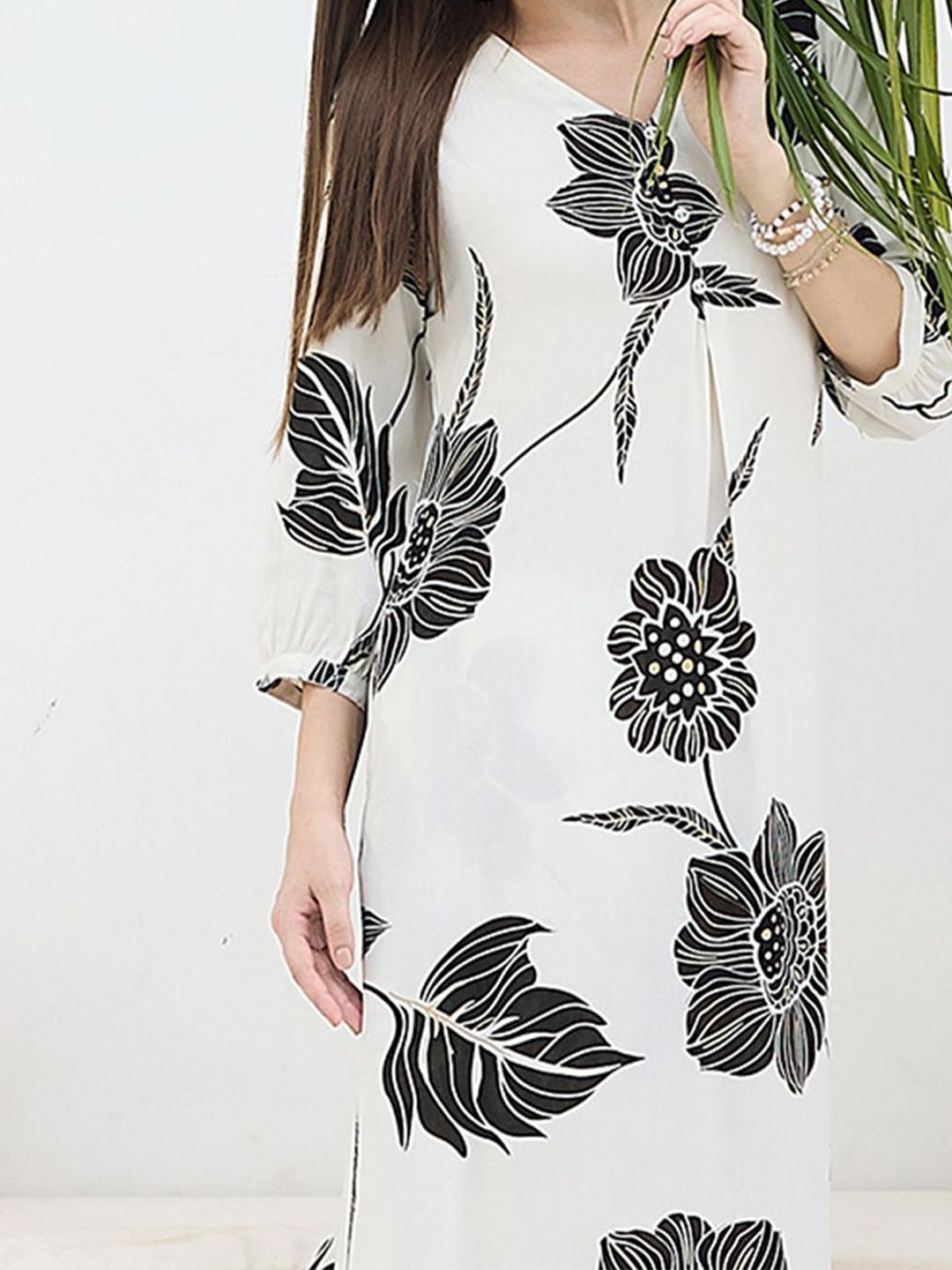 Dhiyona IE Floral Printed V-Neck Tunic & Trousers