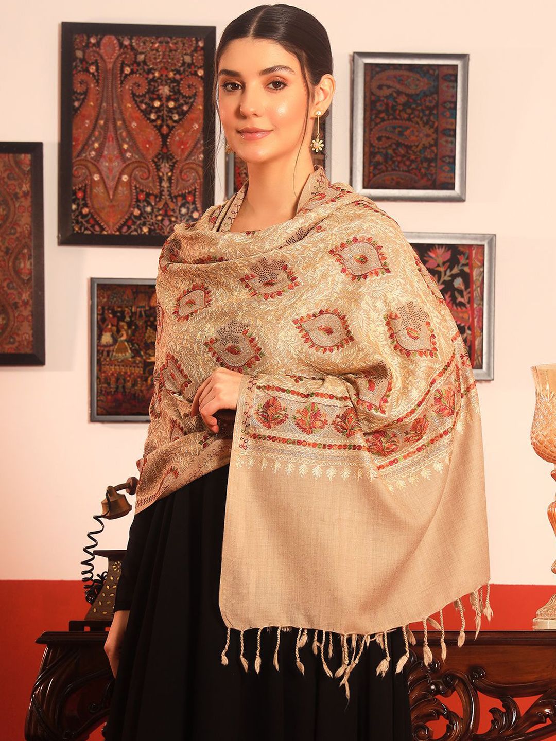 Dhiyona PA Nalki Paisley Embroidered Meherin Wool Shawl