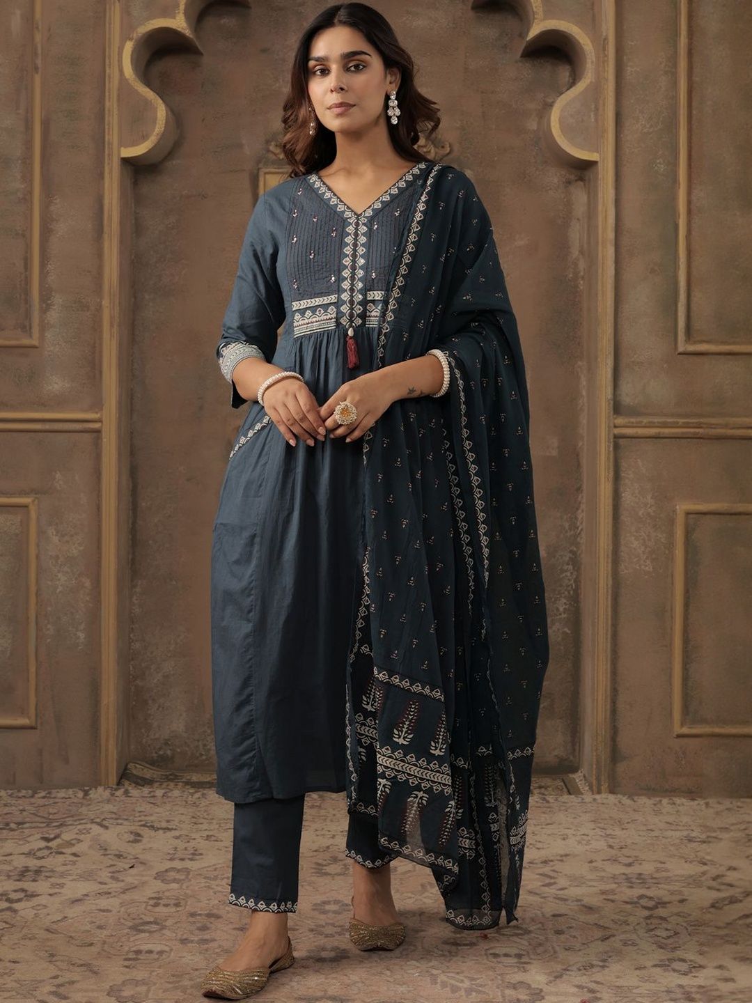 Motifs Embroidered Pure Cotton V-Neck Straight Kurta With Trousers & Dupatta