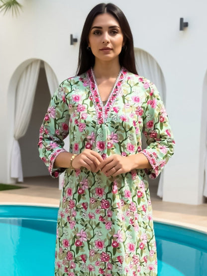 Women Floral Printed Cotton Kurta with Trousers