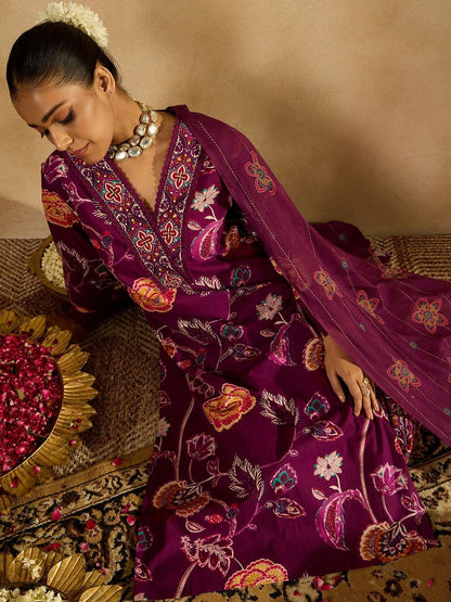 Women Floral Printed Regular Thread Work Pure Cotton Kurta with Trousers & With Dupatta