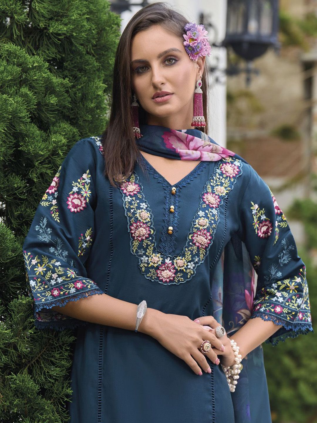 Dhiyona VA Women'sFloral Embroidered Thread Work Pure Cotton Straight Kurta With Trouser And Dupatta