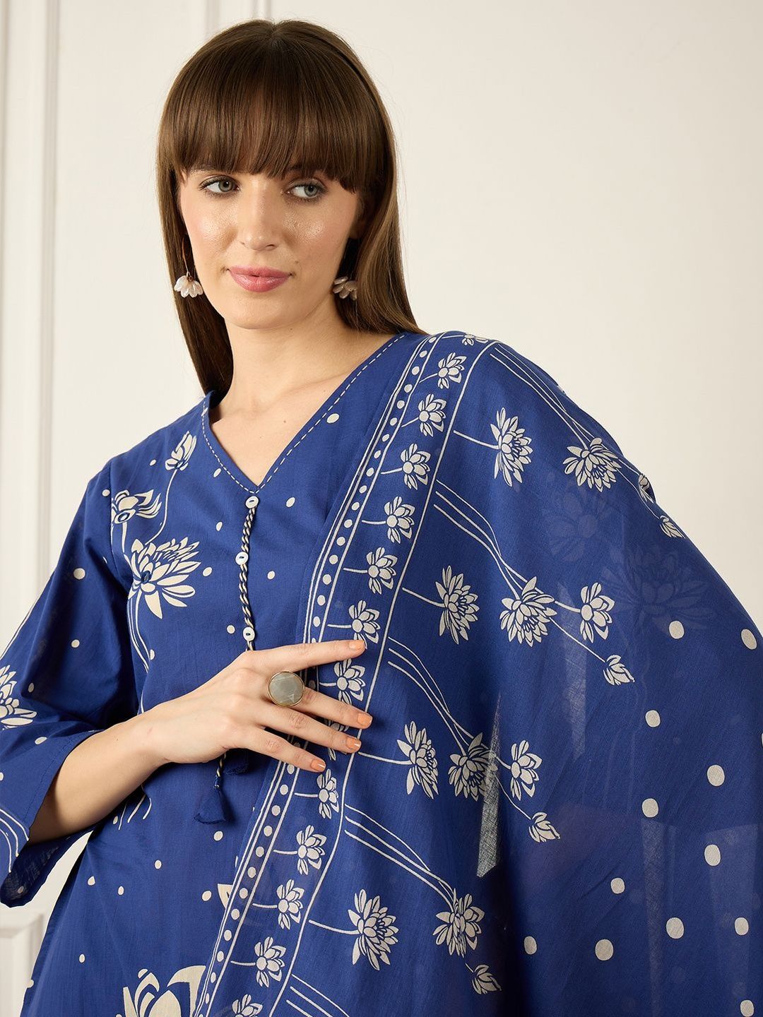 Women Floral Printed Regular Thread Work Pure Cotton Kurta with Trousers & With Dupatta