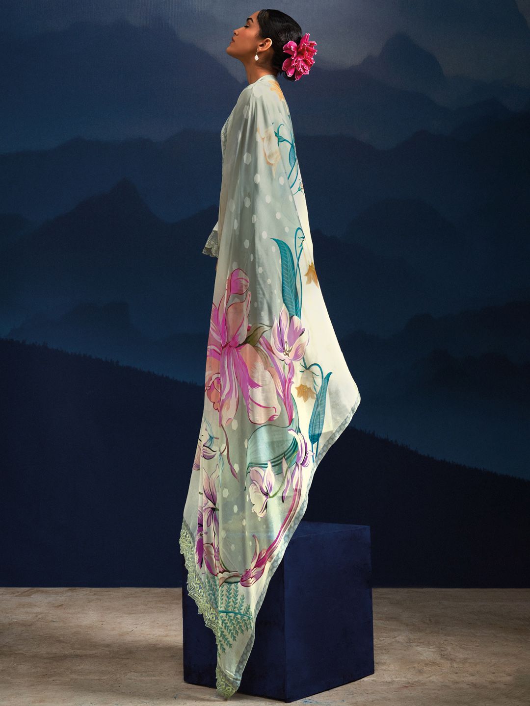 Women Floral Embroidered Regular Thread Work Kurta with Trousers & With Dupatta