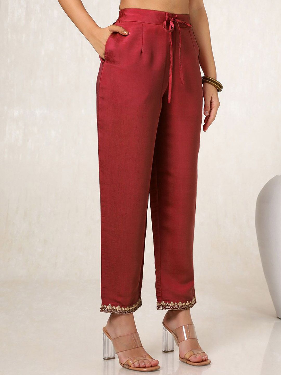 Dhiyona SO Women's Red Floral Embroidered Zari Straight Kurta With Trousers