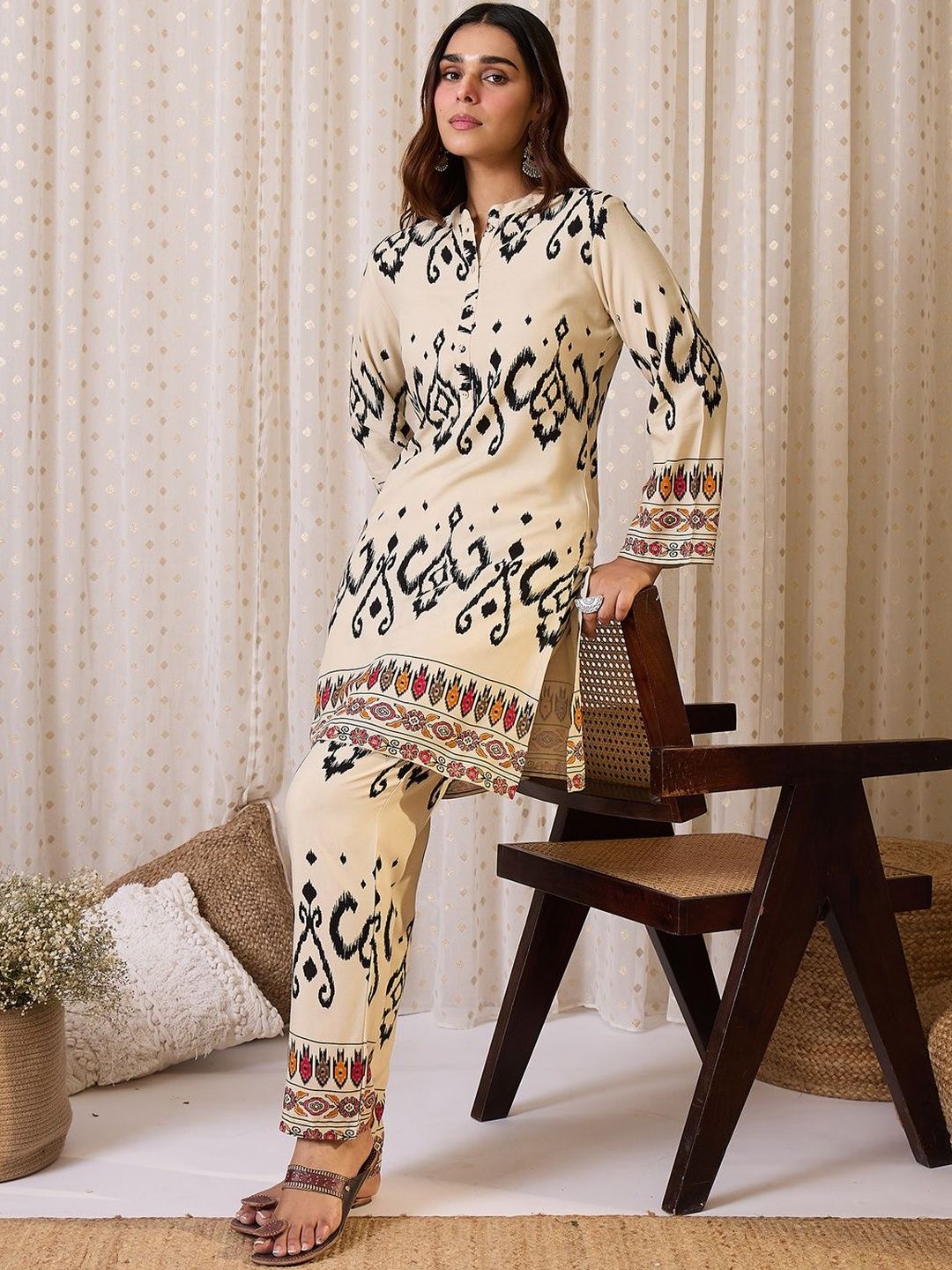 Ethnic Motifs Printed Straight Kurta With Trouser