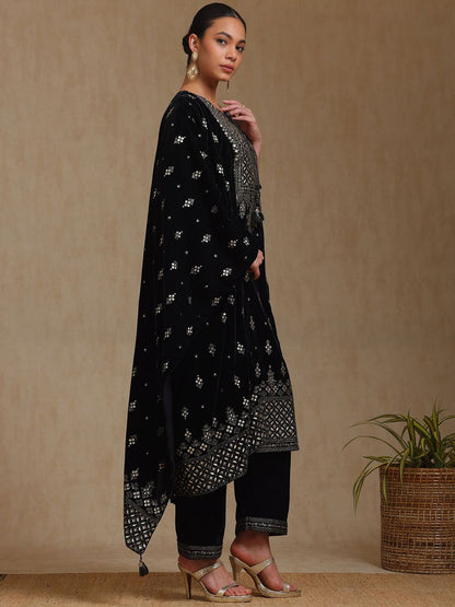 Dhiyona SO Women's Ethnic Motifs Embroidered Thread Work Velvet Kurta With Palazzo & Dupatta