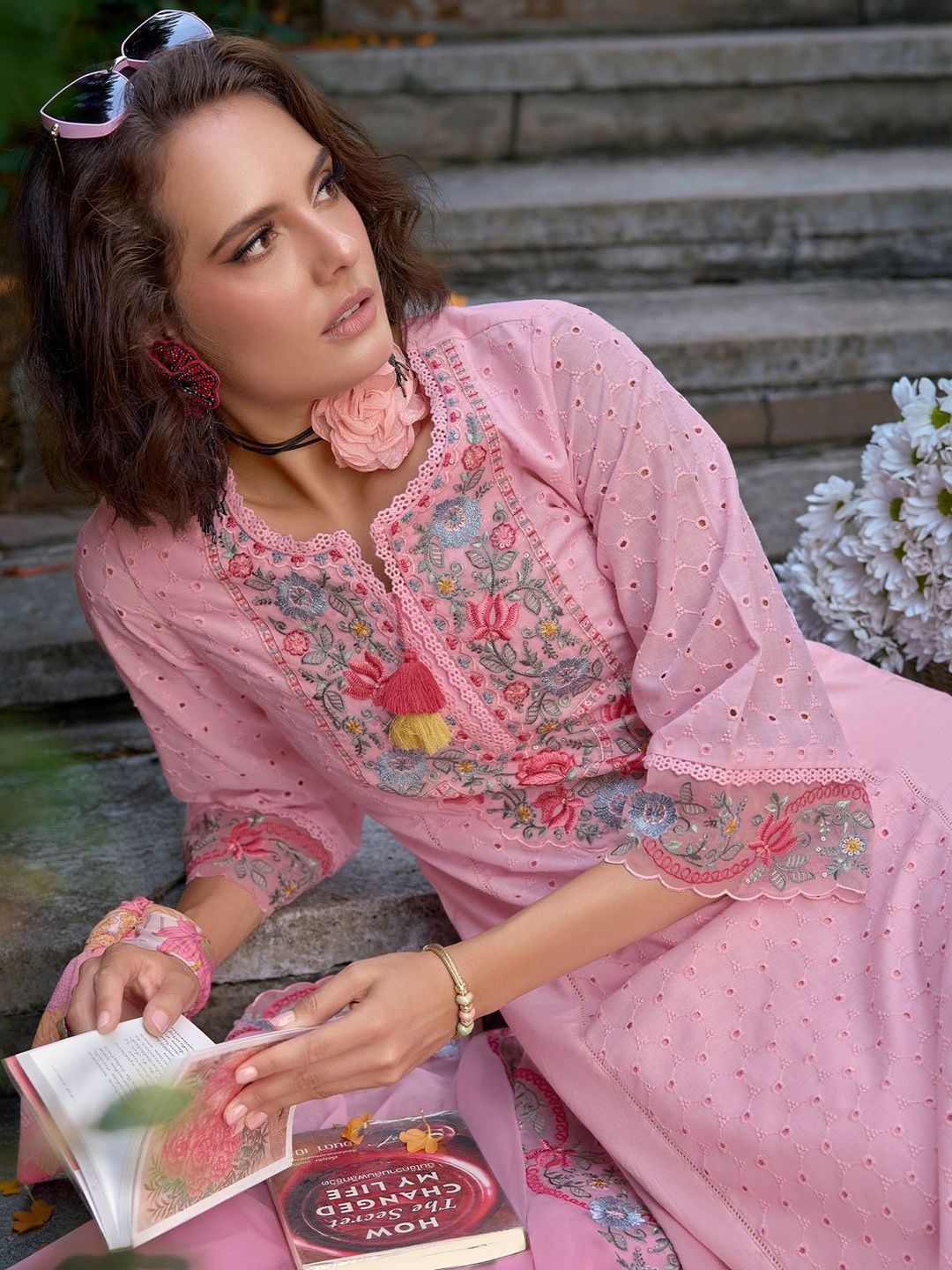 Women Floral Embroidered Regular Thread Work Pure Cotton Kurta with Trousers & With Dupatta