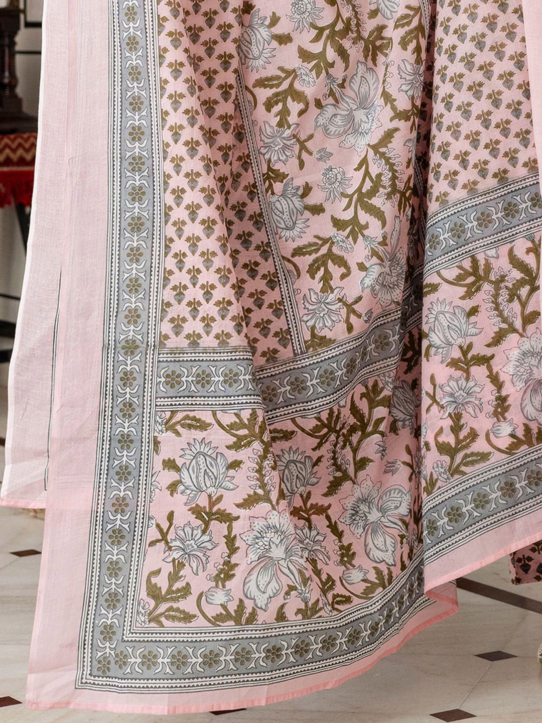 Dhiyona IE Women Floral Printed Regular Beads and Stones Pure Cotton Kurta with Trousers & With Dupatta