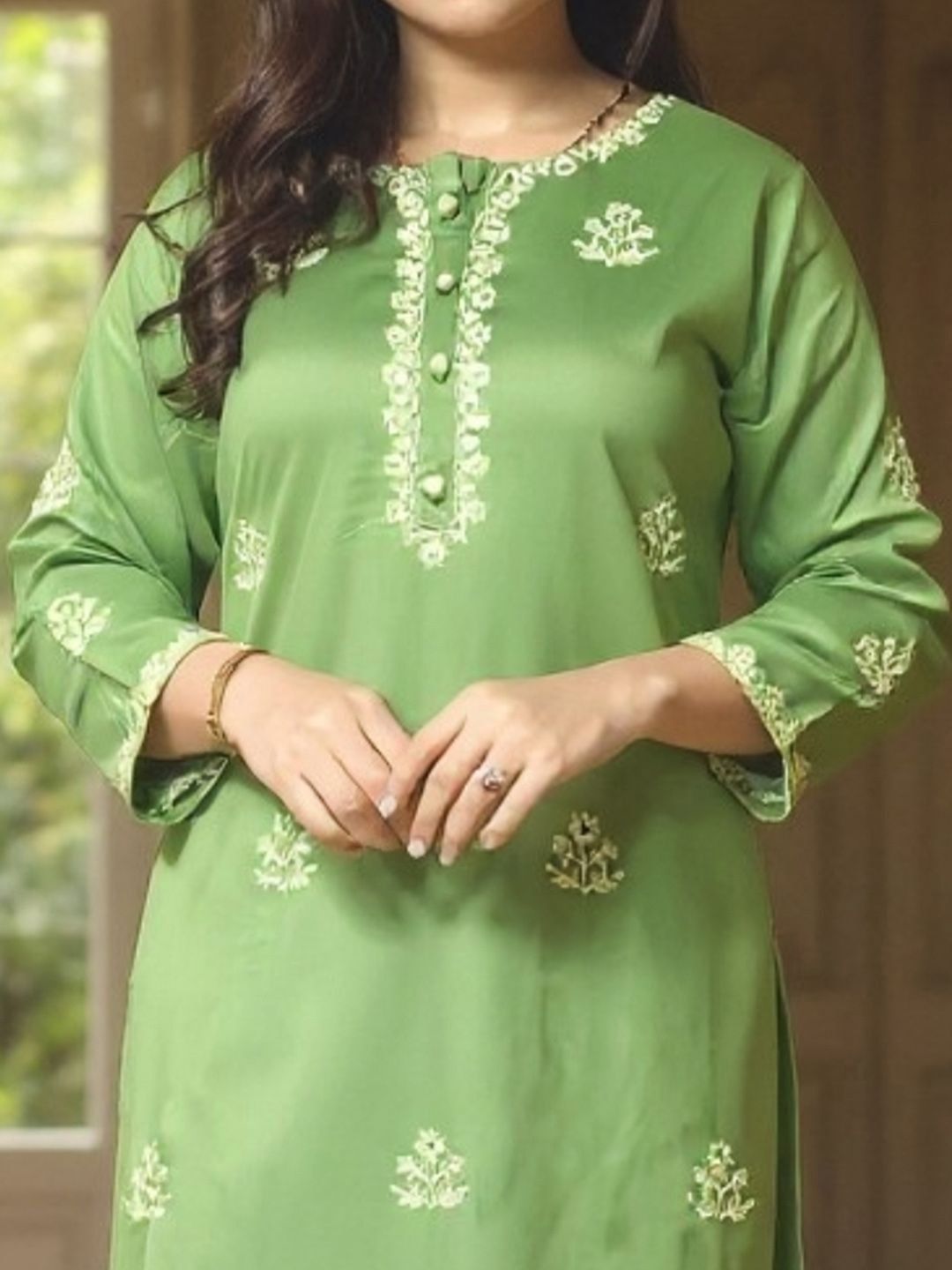 Women Ethnic Motifs Embroidered Kurta with Trousers