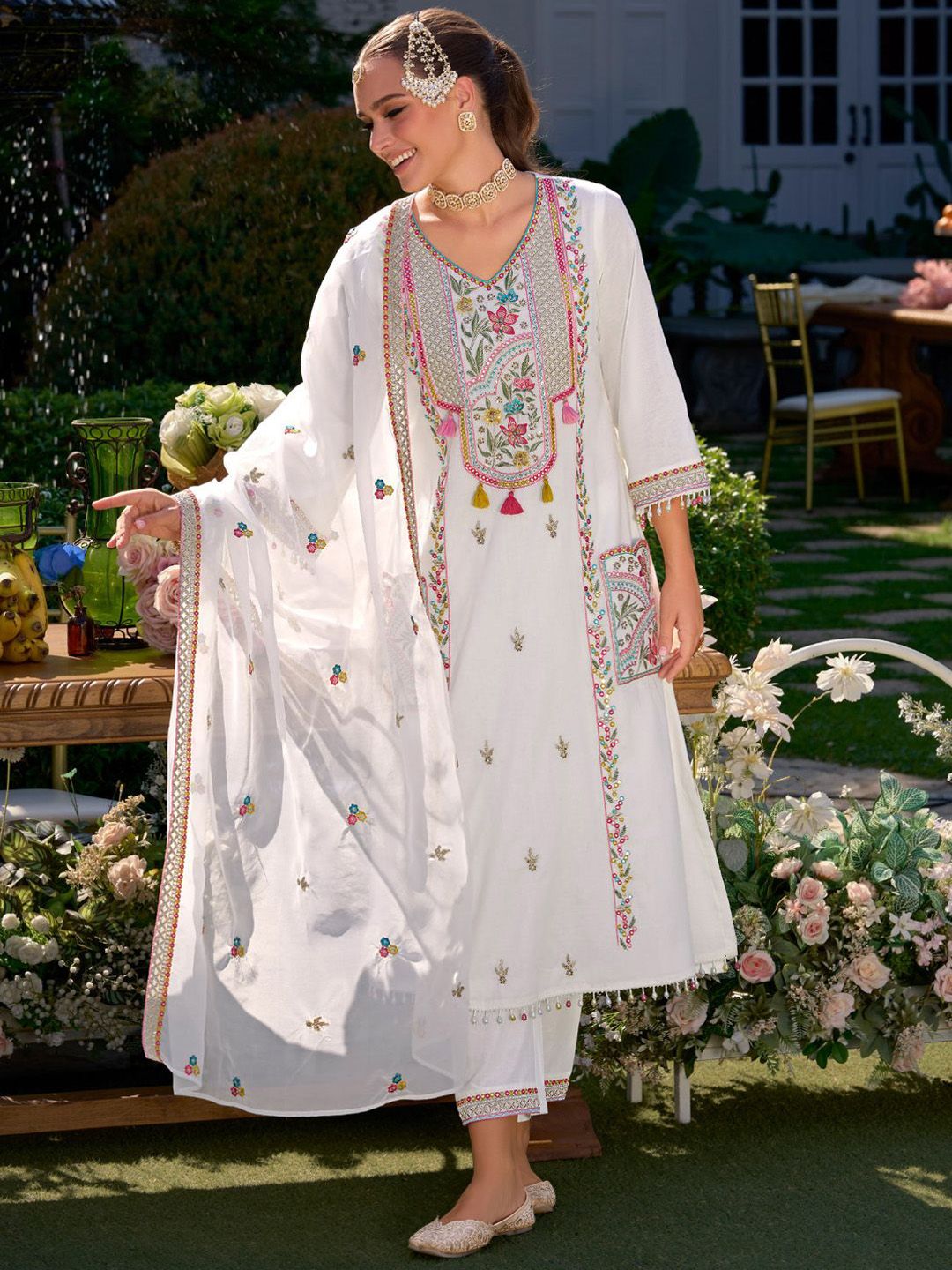 Women Floral Embroidered Regular Kurta with Trousers & With Dupatta