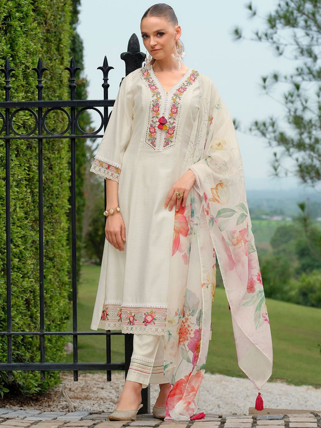 Floral Embroidered Thread Work V-Neck A-Line Kurta With Trousers & Dupatta