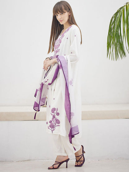 Women Floral Printed Regular Kurta with Trousers & Dupatta