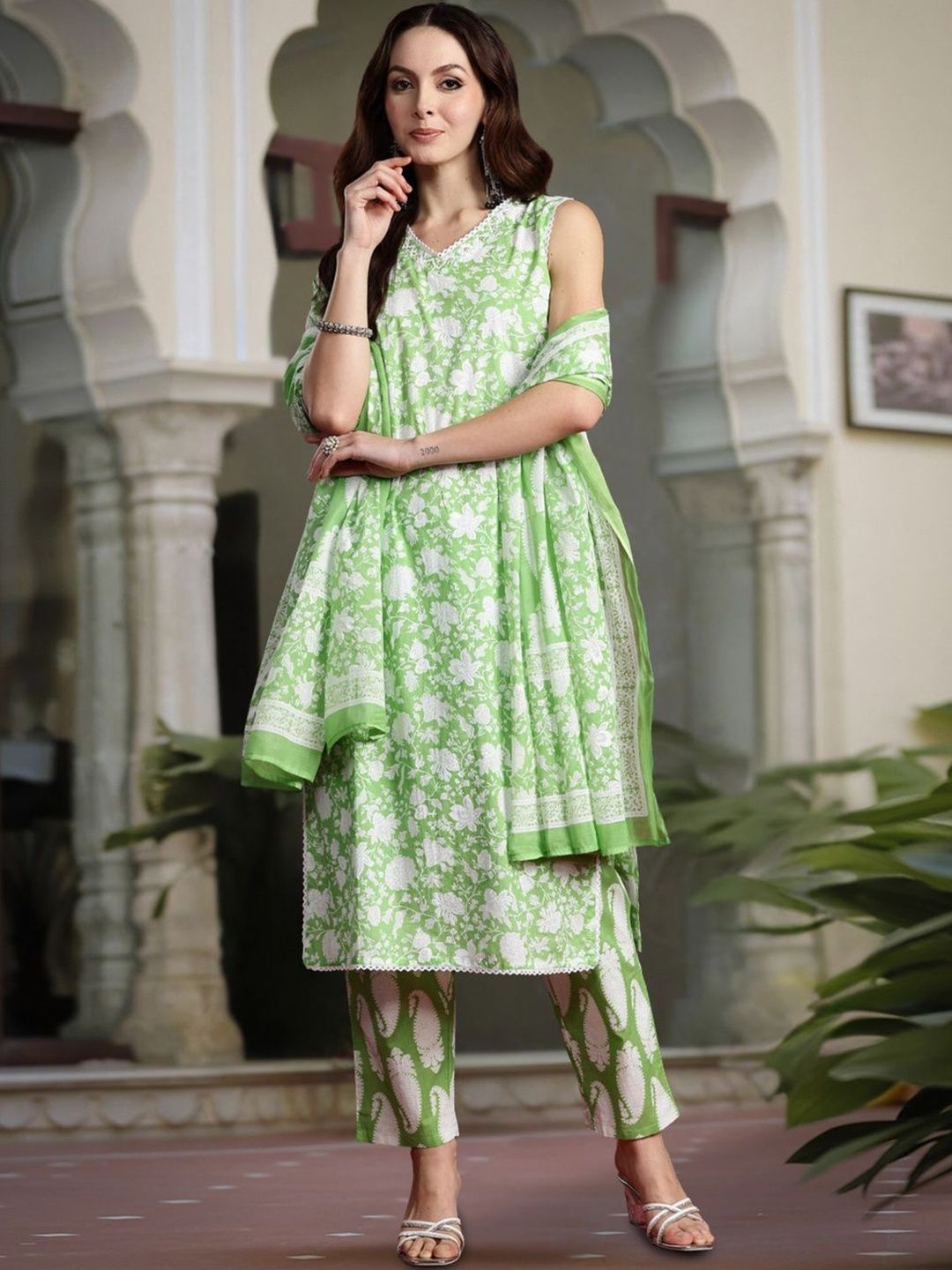 Dhiyona IE Women Floral Printed Regular Pure Cotton Kurta with Trousers & With Dupatta
