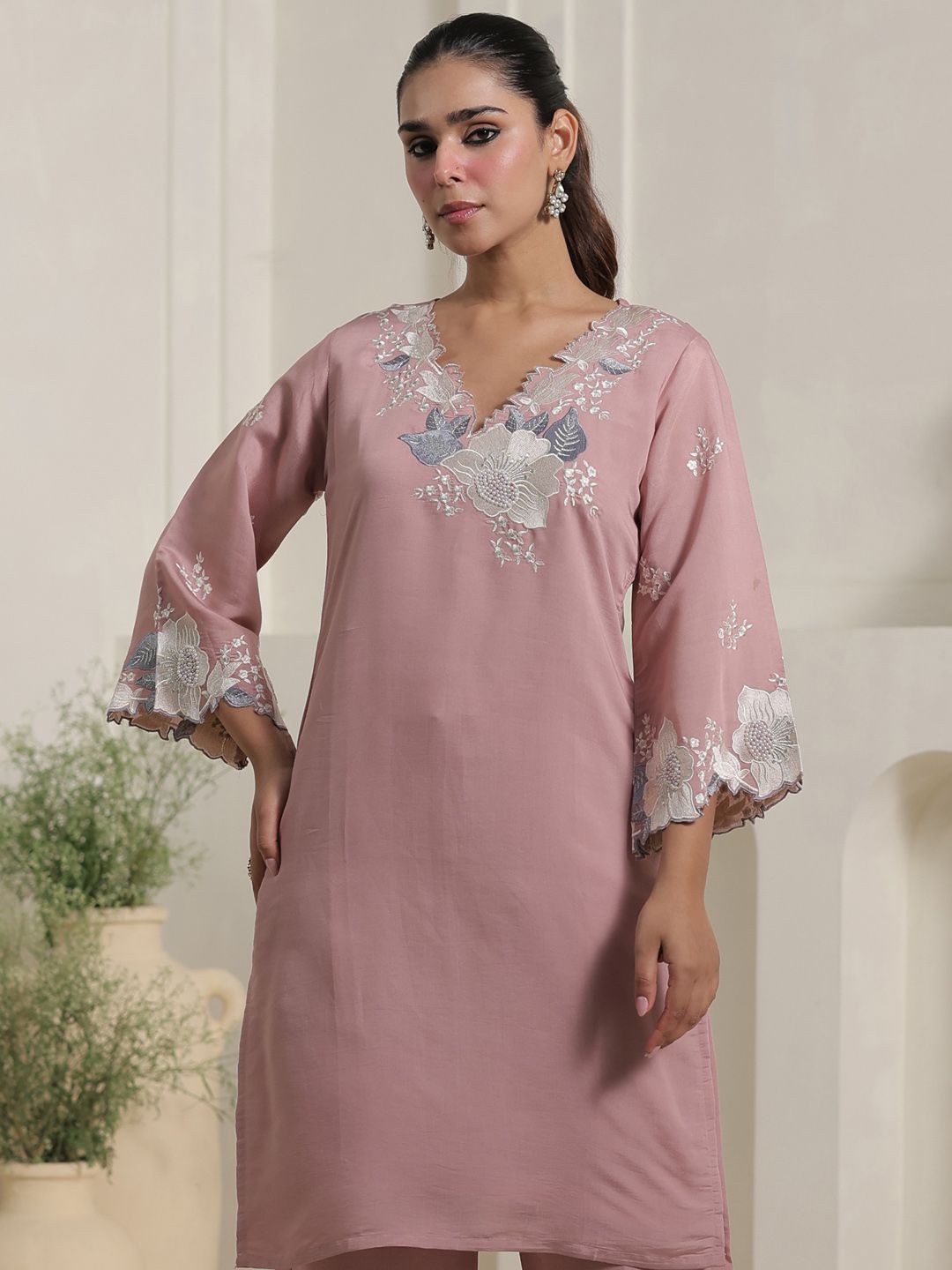 Women Floral Embroidered Straight Kurta with Palazzo