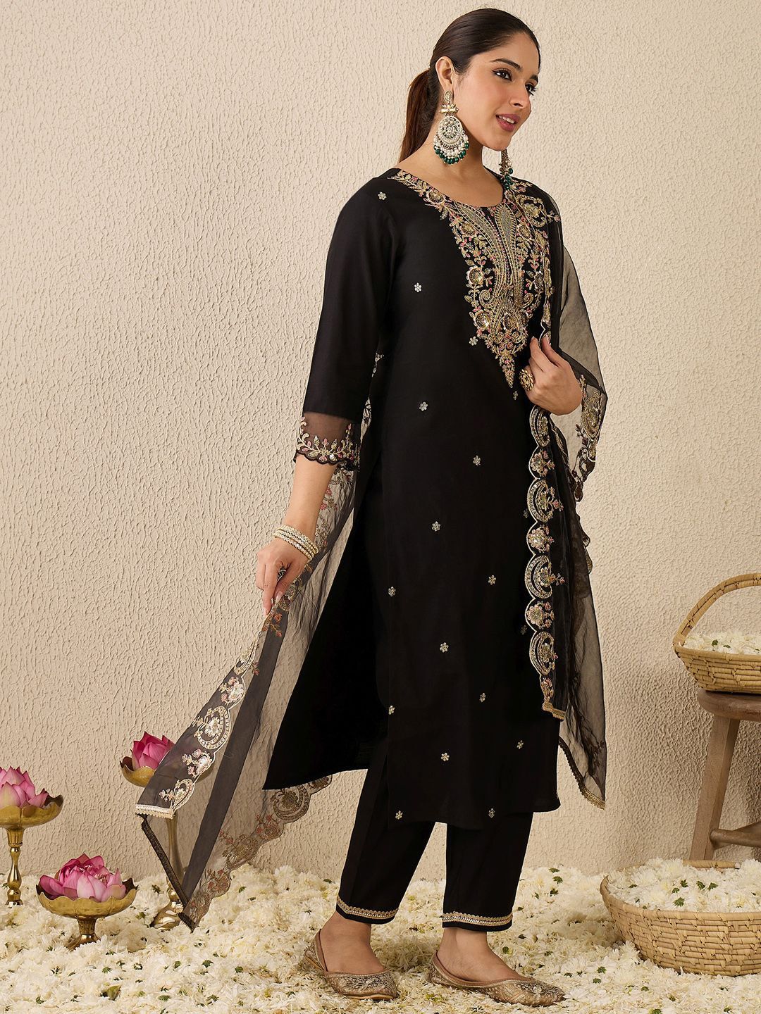 Ethnic Motifs Embroidered Thread Work Liva Straight Kurta With Trousers & Dupatta