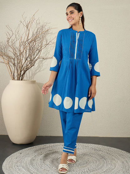 Women Printed Pleated Pure Cotton Kurta with Trousers