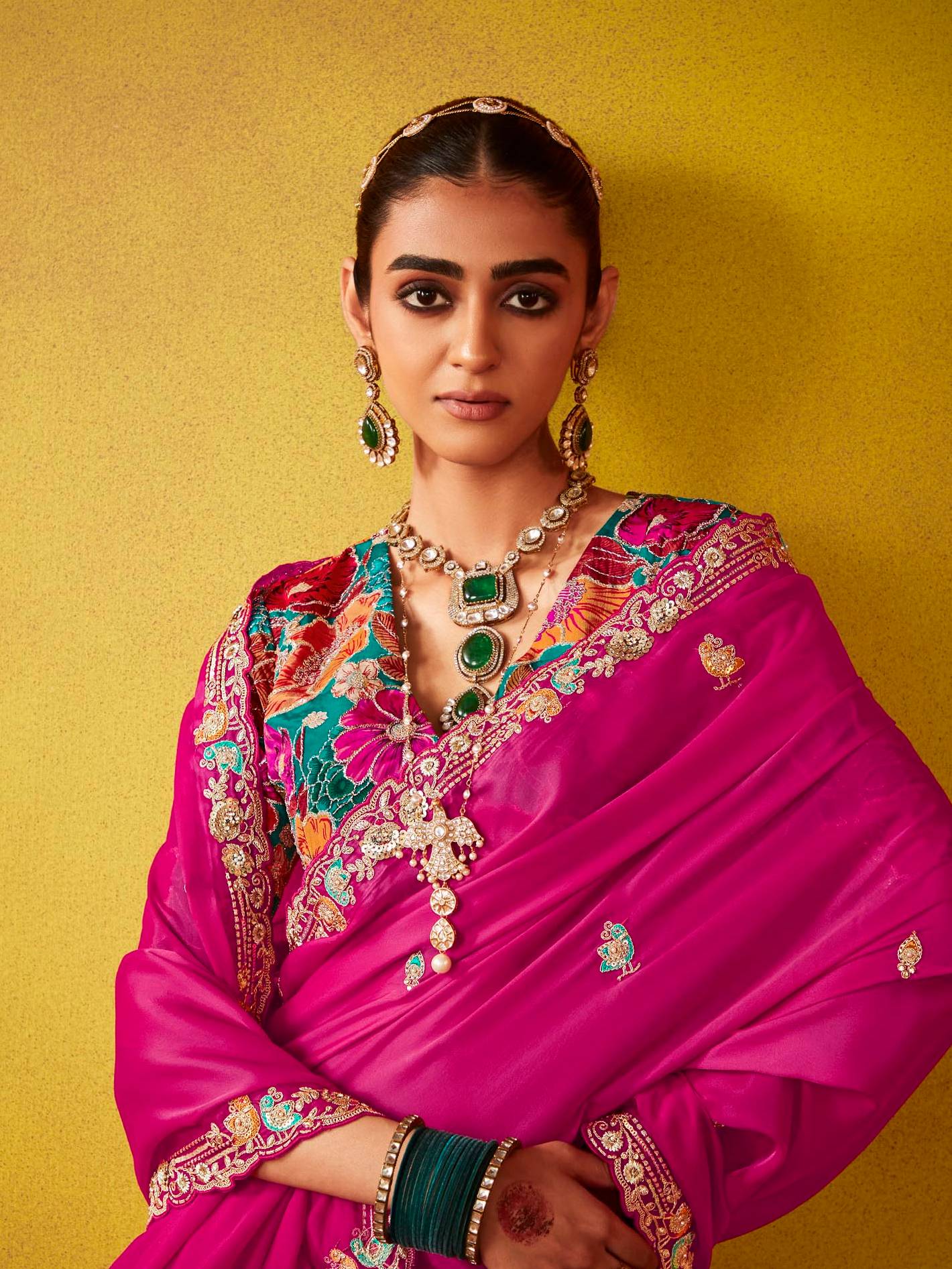 Dhiyona KM Women Regal Magenta Elegance: A Timeless Saree Of Opulence