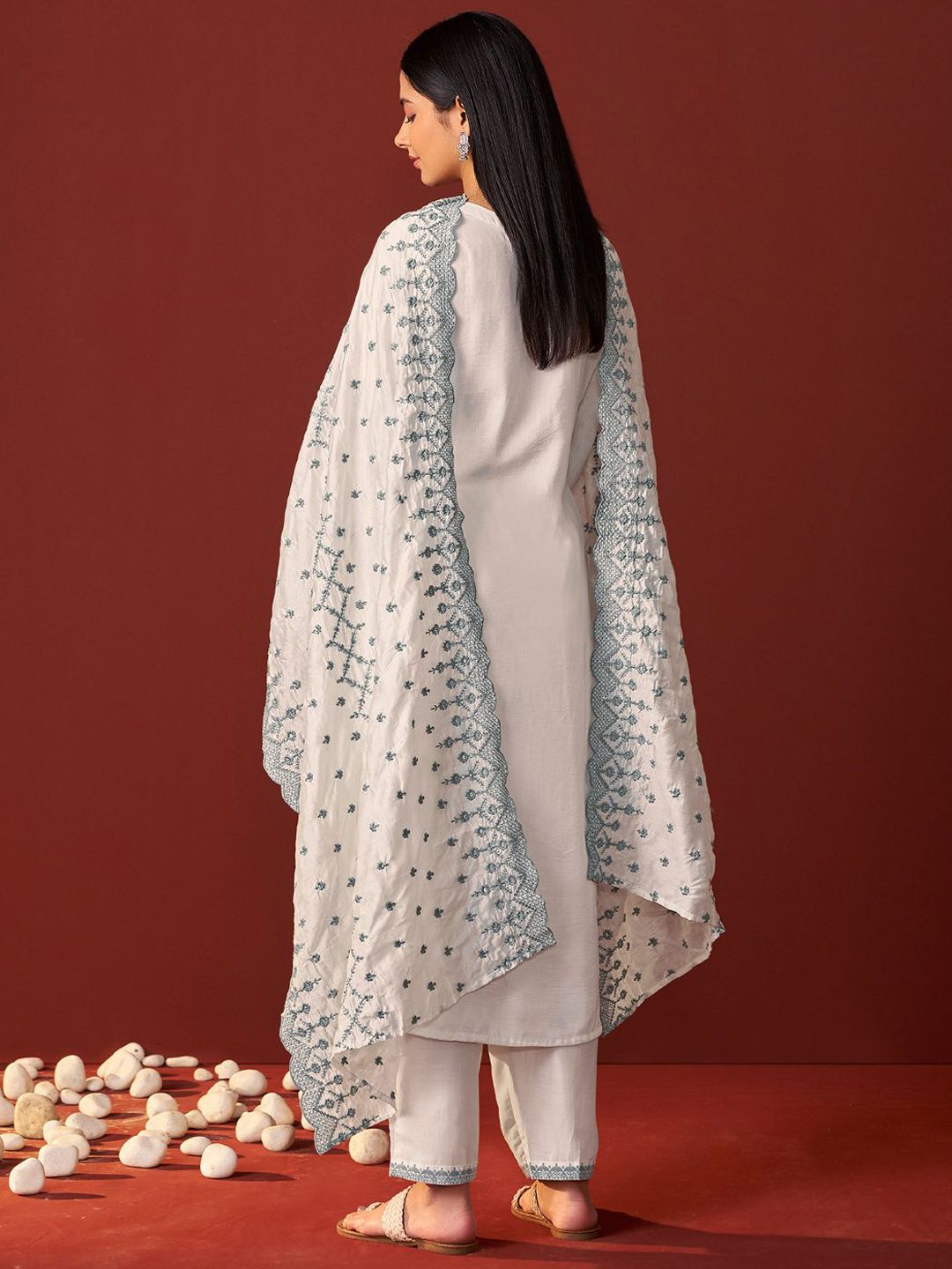 Dhiyona IE Women Ethnic Motifs Embroidered Kurta with Trousers & Dupatta