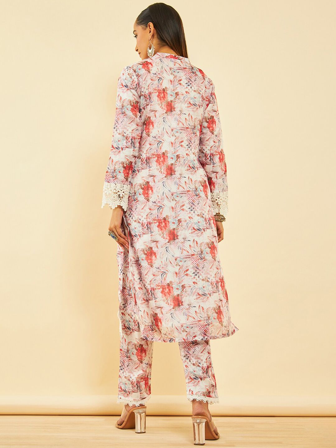 Dhiyona SO Women's Floral Printed Mandarin Collar Three-Quarter Sleeves Kurta with Trousers