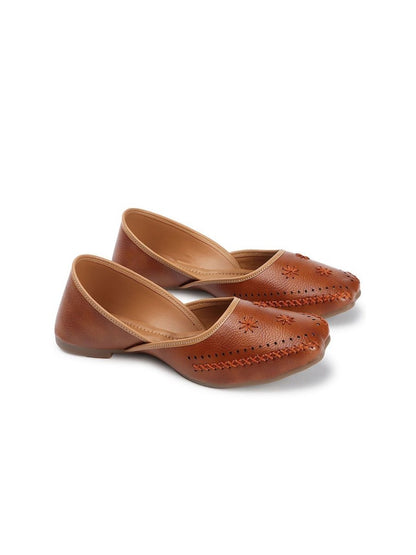 Dhiyona AK Women Embellished Ballerinas