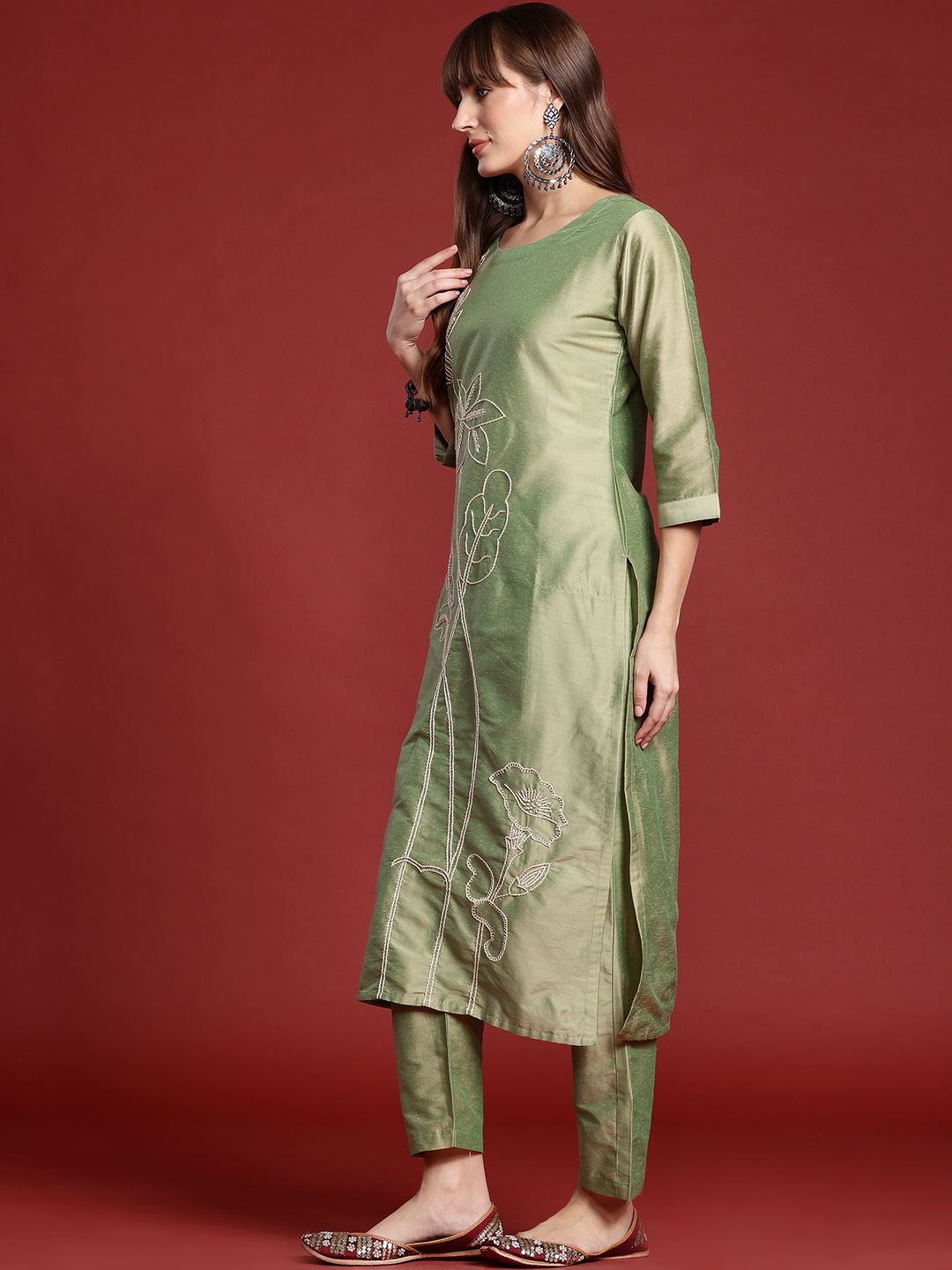 Floral Embroidered Thread Work Kurta with Trousers