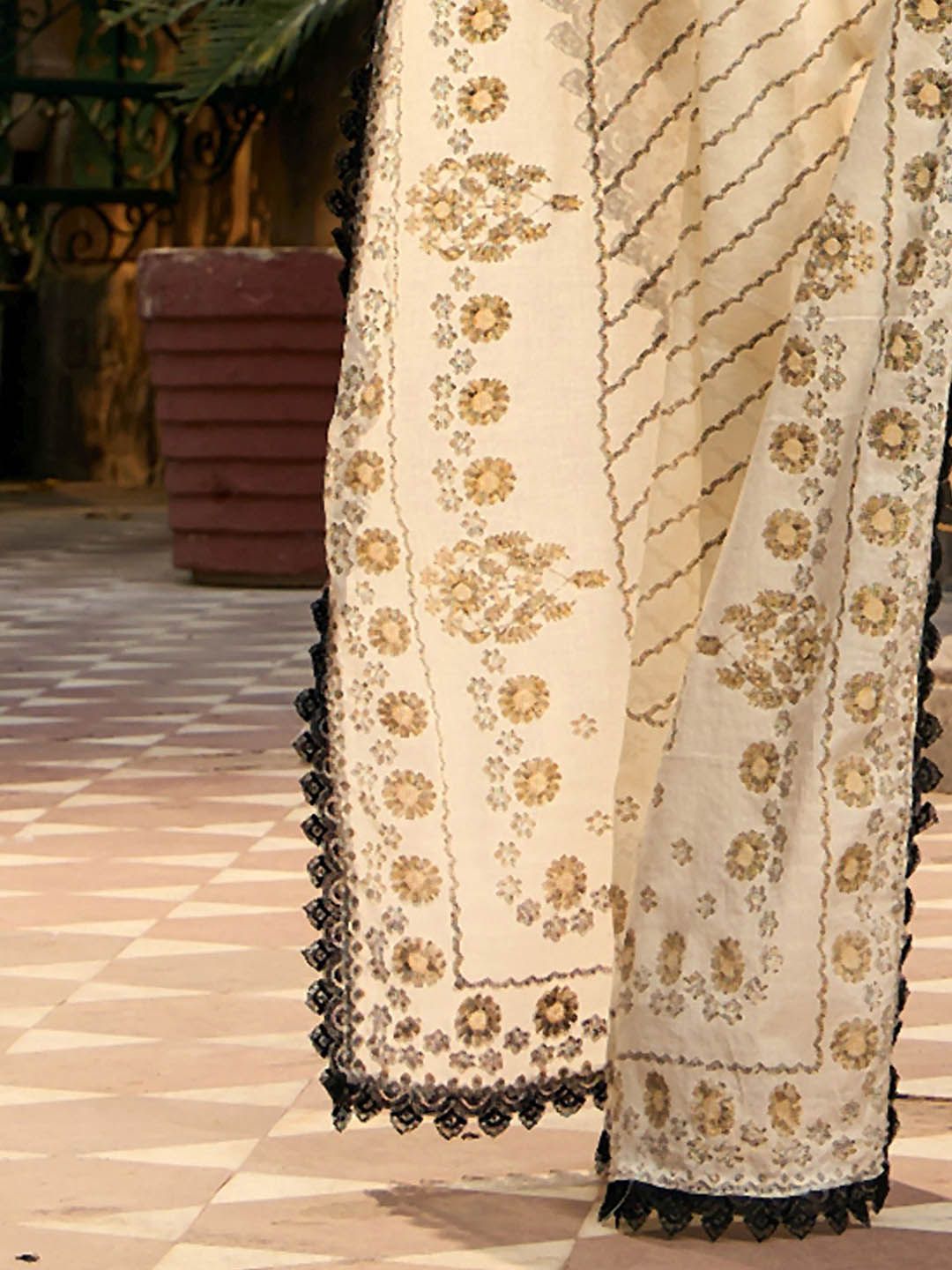 Floral Embroidered Regular Thread Work Pure Cotton Kurta with Trousers & Dupatta